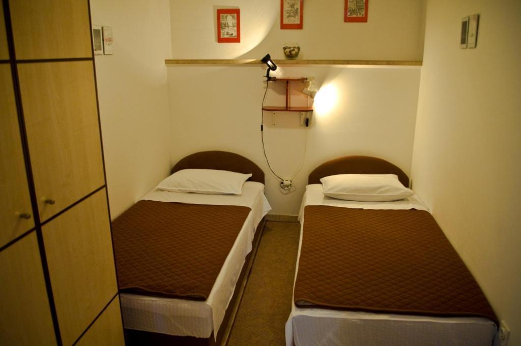 Guest House Kuzmanic Hvar Island Rom bilde
